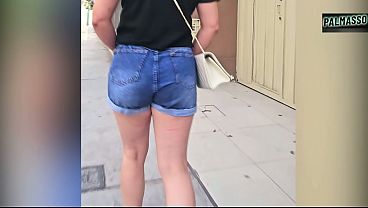 Sexo rápido por dinero en Navidad: En la calle, una señora es pillada y acepta coger a cambio de efectivo para comprar los regalos.