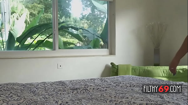 Trying lesbian sex with my stepsister